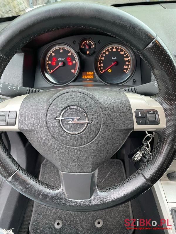 2008' Opel Astra photo #5