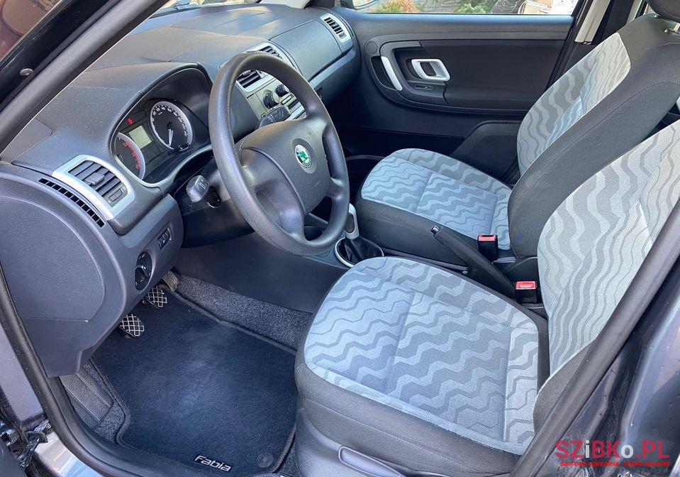 2009' Skoda Fabia photo #5