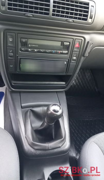 2004' Volkswagen Passat photo #5