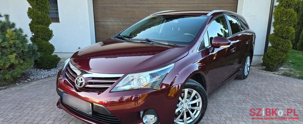 2013' Toyota Avensis photo #2