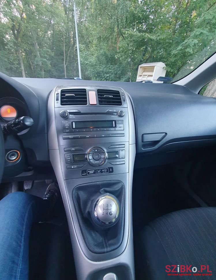 2007' Toyota Auris photo #5