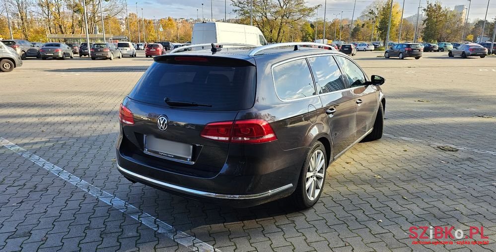 2011' Volkswagen Passat photo #4