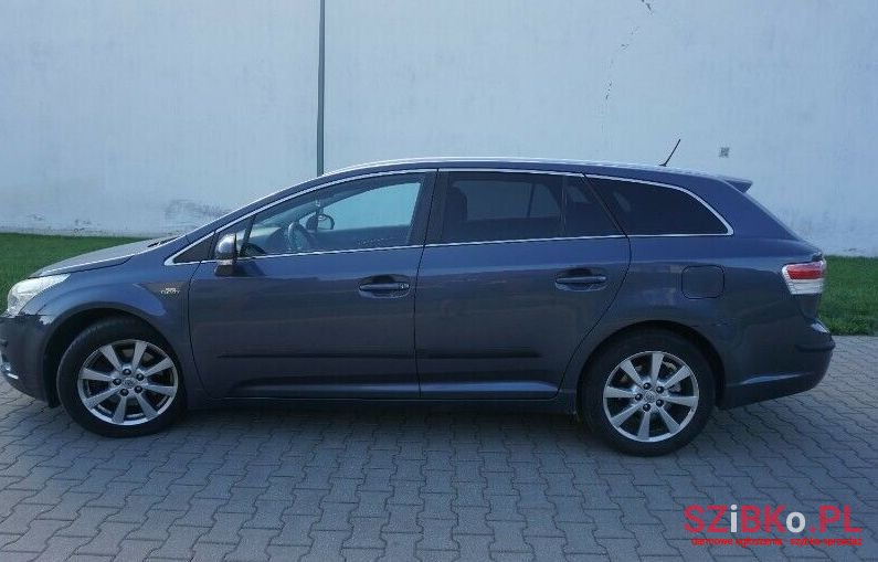 2010' Toyota Avensis photo #1