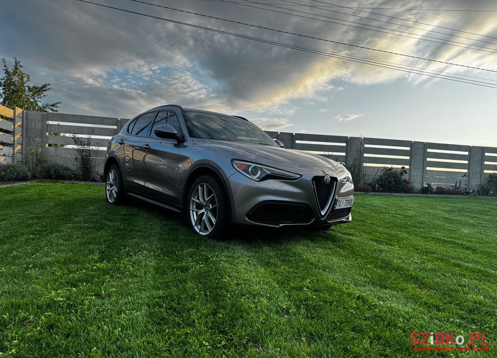 2018' Alfa Romeo Stelvio photo #3