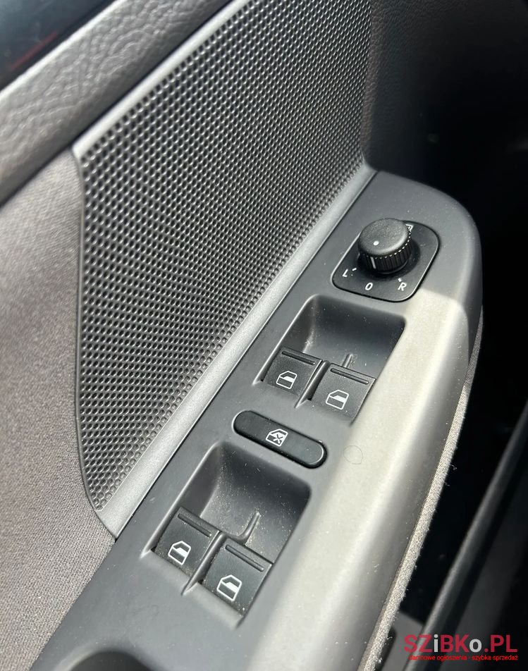 2007' Volkswagen Golf photo #4