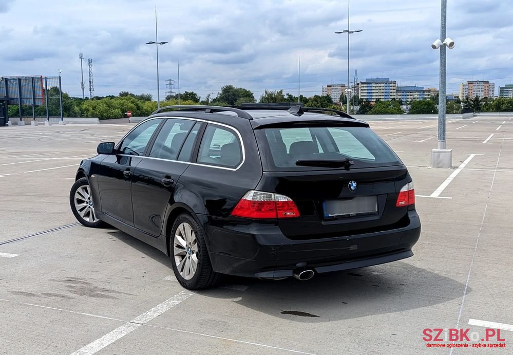 2009' BMW 5 Series 520D Touring photo #4