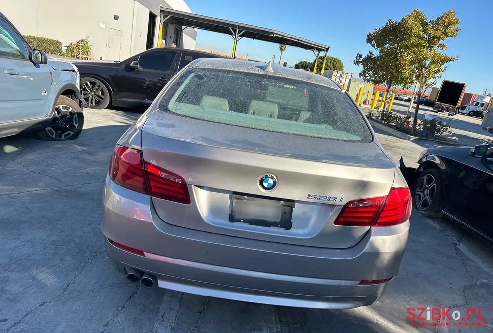 2011' BMW 5 Series photo #2