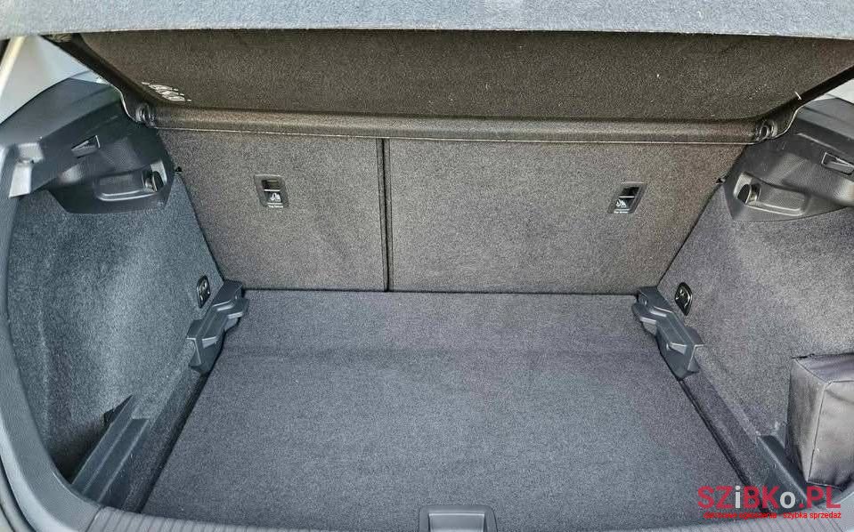 2017' Volkswagen Golf photo #2