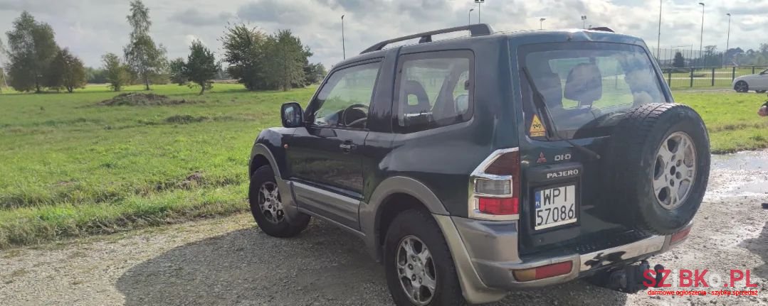 2001' Mitsubishi Pajero photo #5
