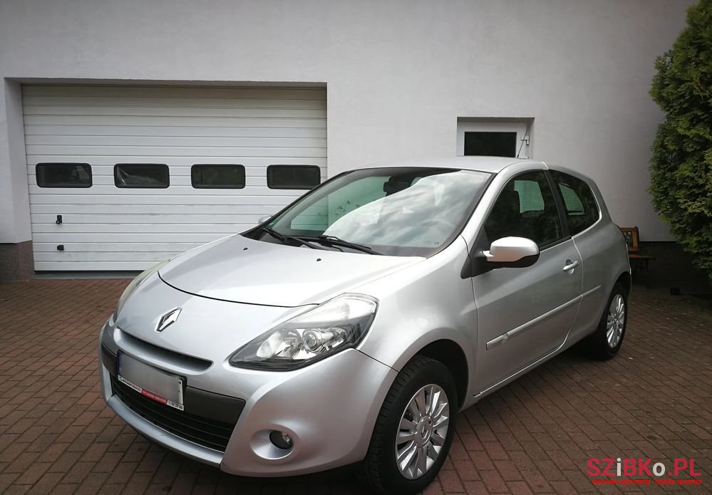 2010' Renault Clio photo #3