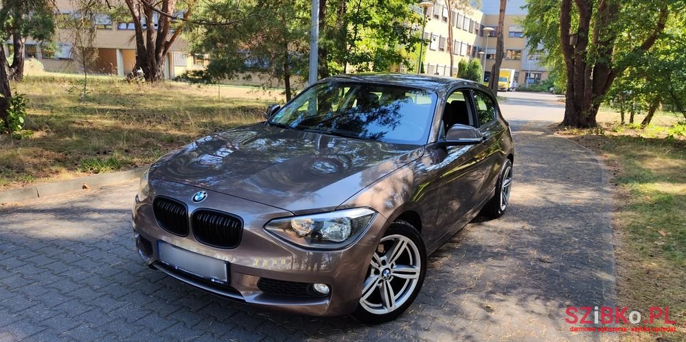 2012' BMW 1 Series 116I photo #3