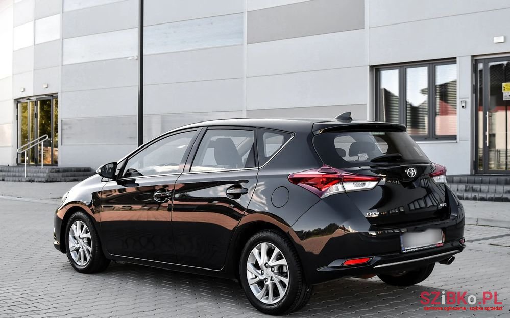 2015' Toyota Auris photo #3
