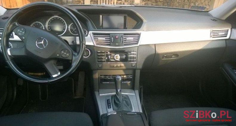 2009' Mercedes-Benz Klasa E photo #1