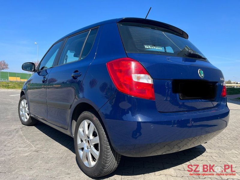 2011' Skoda Fabia 1.2 Tsi Ambition photo #2