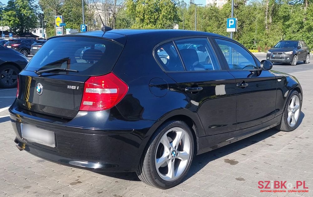 2009' BMW 1 Series 116I photo #6
