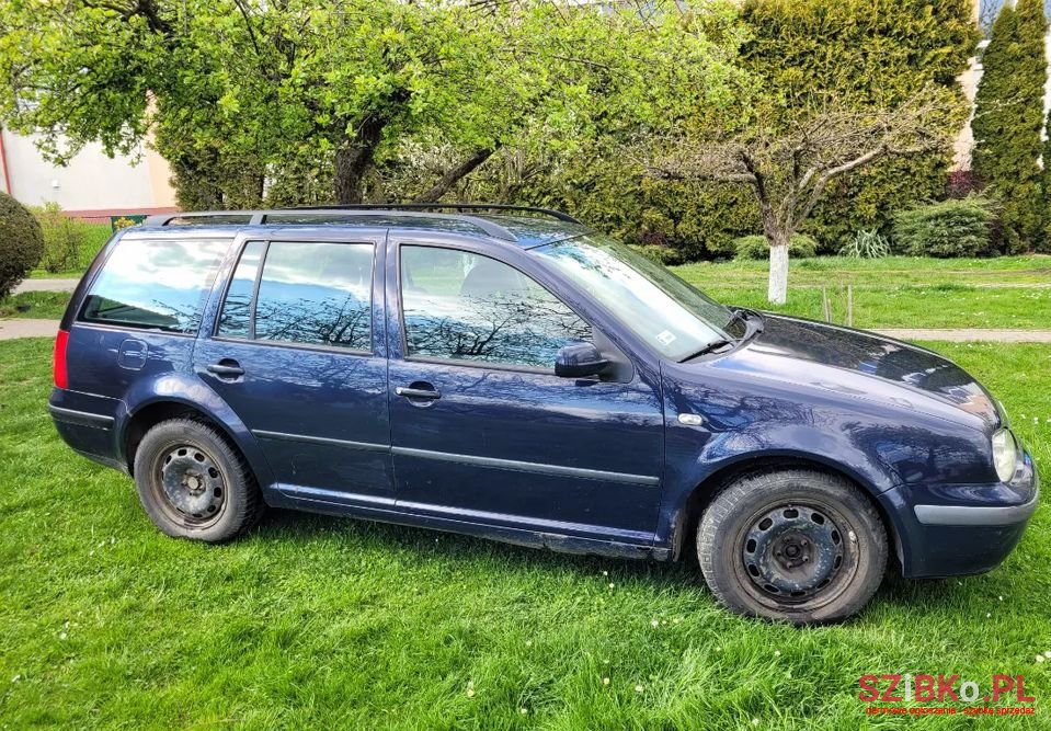 2001' Volkswagen Golf photo #2