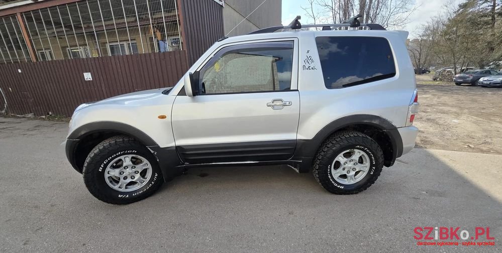 2000' Mitsubishi Pajero photo #3