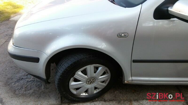 2001' Volkswagen Golf photo #4