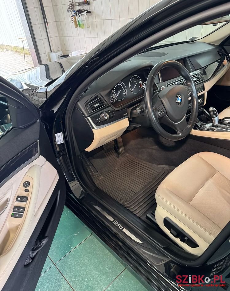 2015' BMW 5 Series 520D Xdrive photo #5