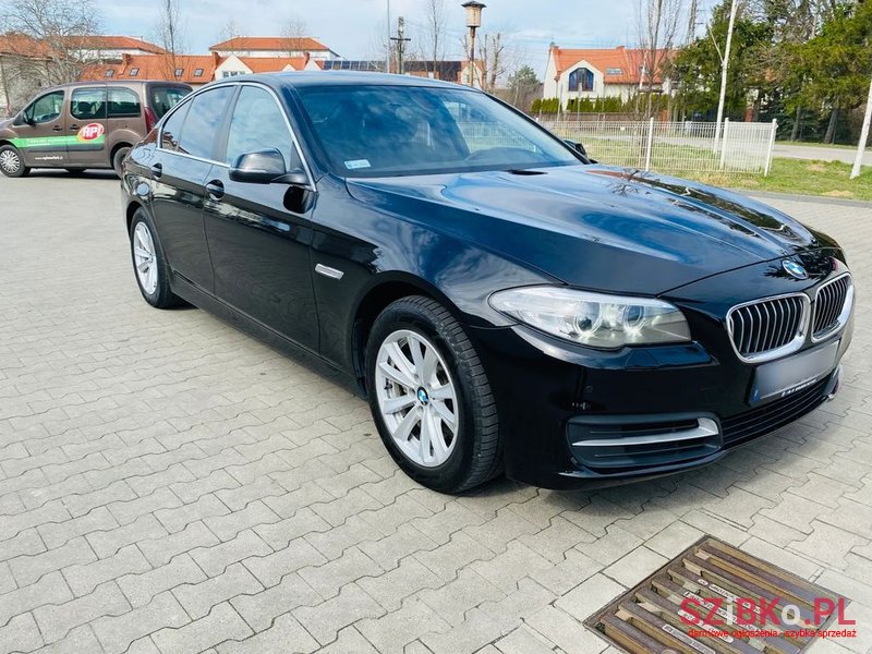 2015' BMW 5 Series 520D photo #1