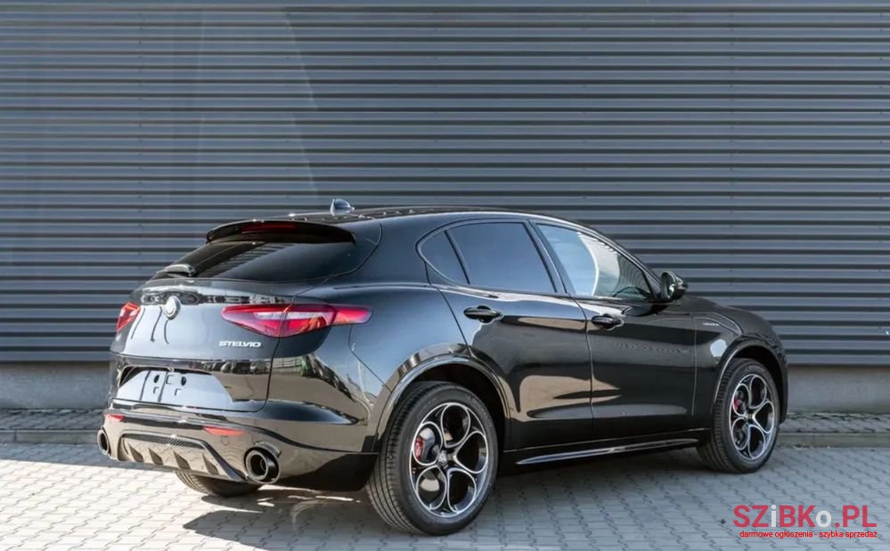 2022' Alfa Romeo Stelvio photo #1
