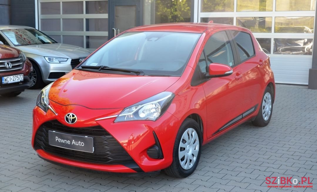 2017' Toyota Yaris photo #4