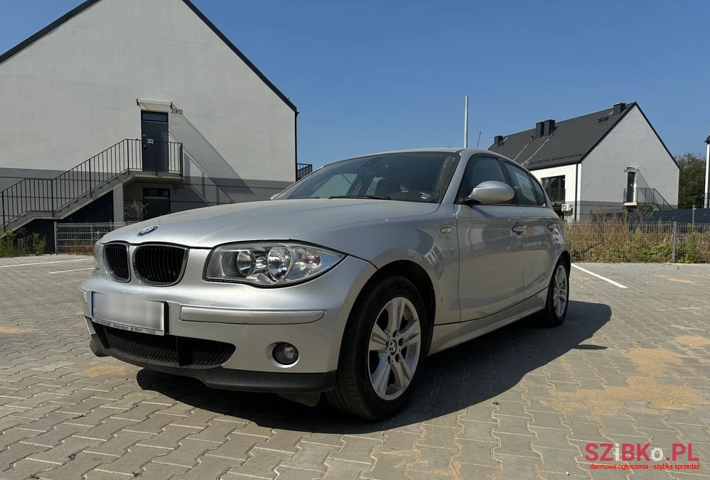 2005' BMW 1 Series 116I photo #1