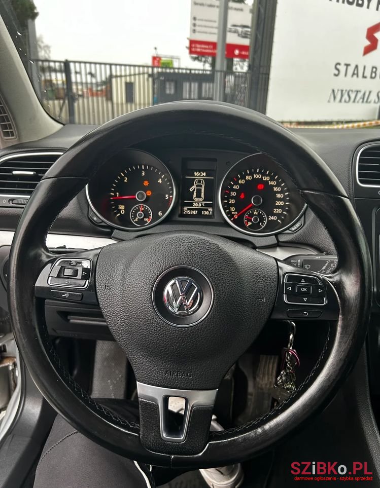 2009' Volkswagen Golf photo #2