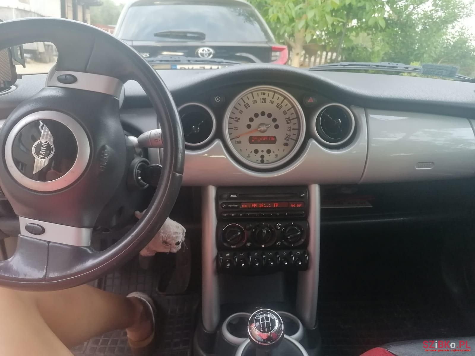 2001' MINI Cooper photo #5