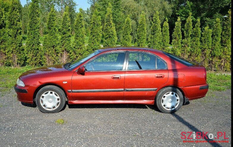 2001' Mitsubishi Carisma photo #1