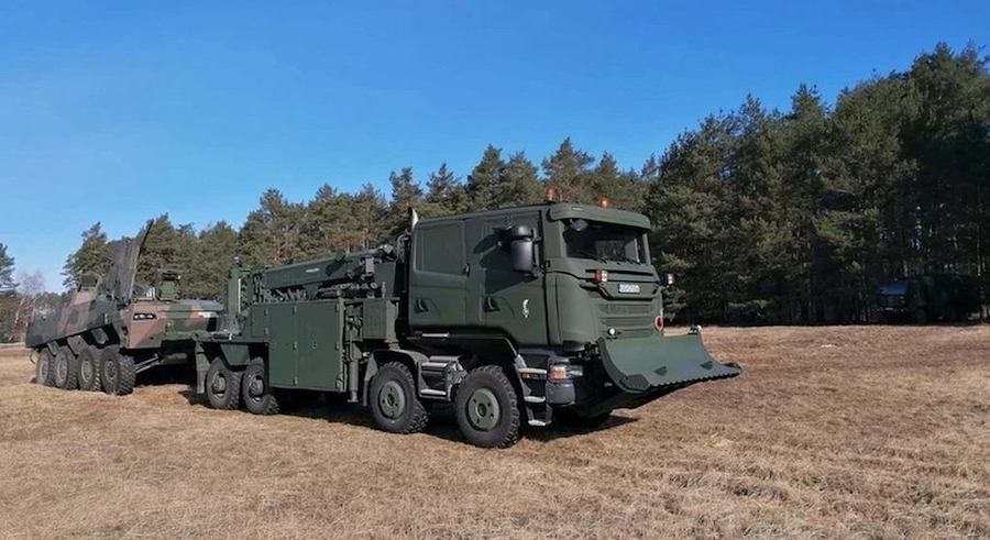 Polska armia planuje zakup nowych superciężarówek. Kolejne używane Cougary docierają z USA