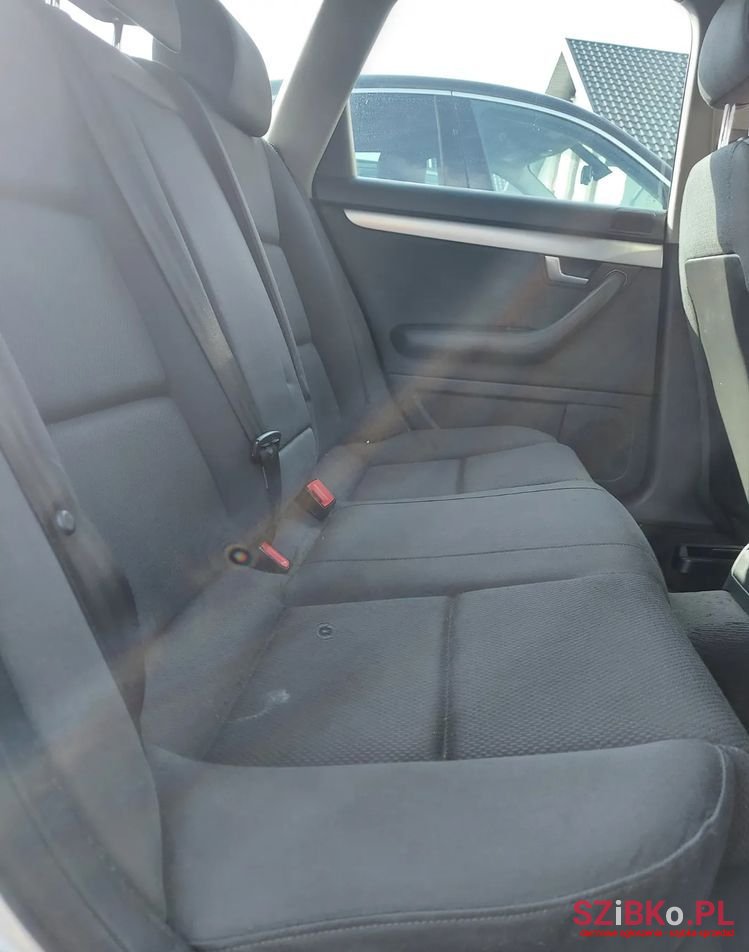 2004' Audi A4 Avant photo #2