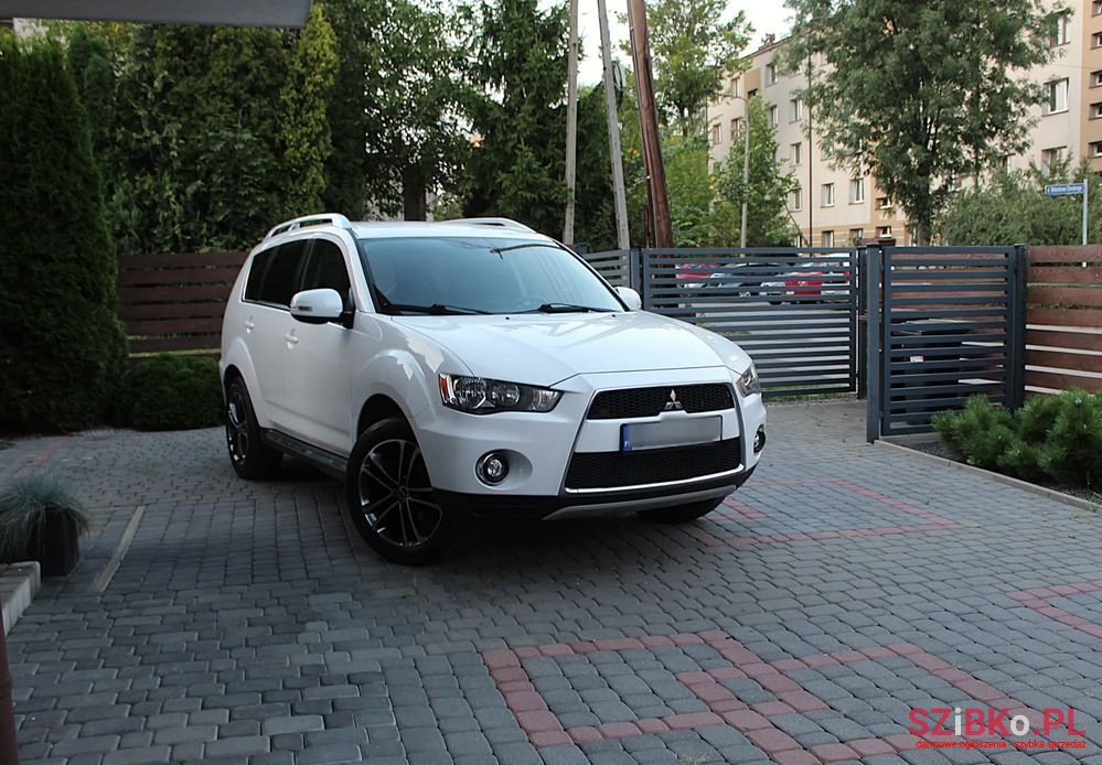 2010' Mitsubishi Outlander 2.0 2Wd photo #1