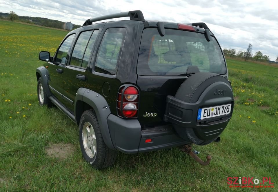 2005' Jeep Cherokee photo #4