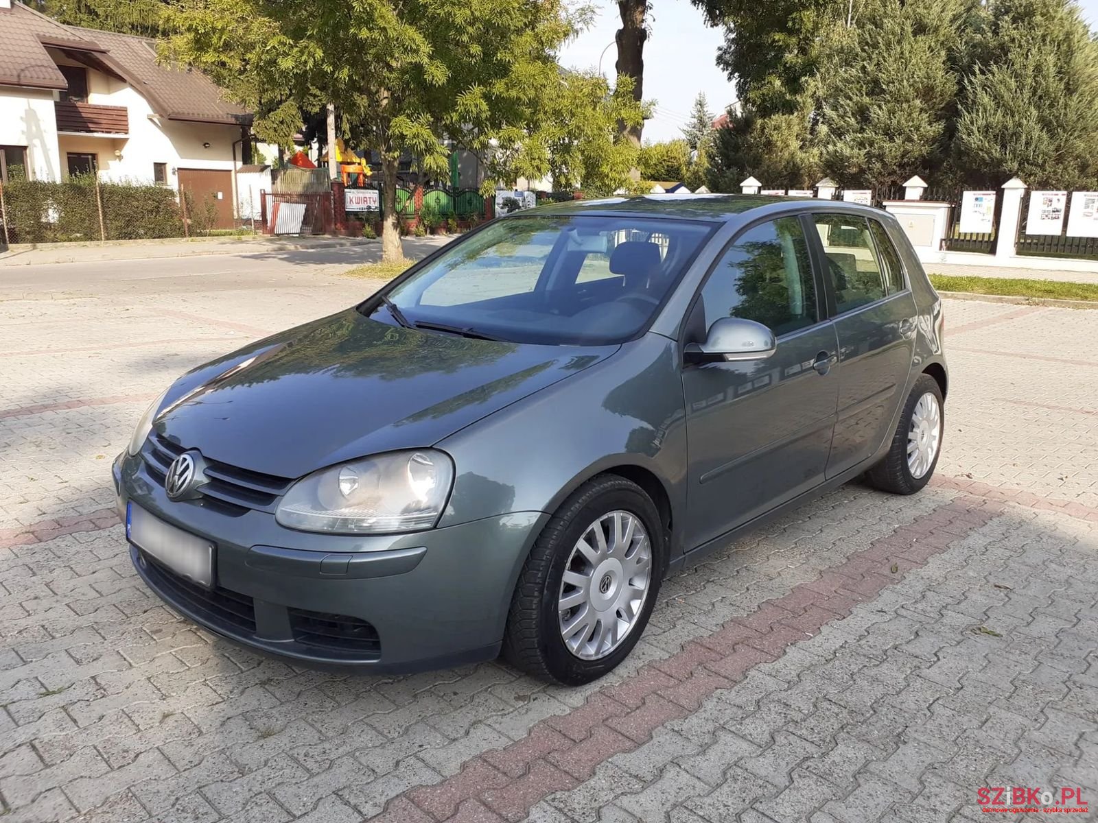 2004' Volkswagen Golf photo #1