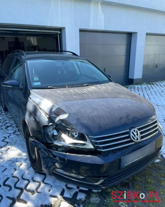 2010' Volkswagen Passat photo #2