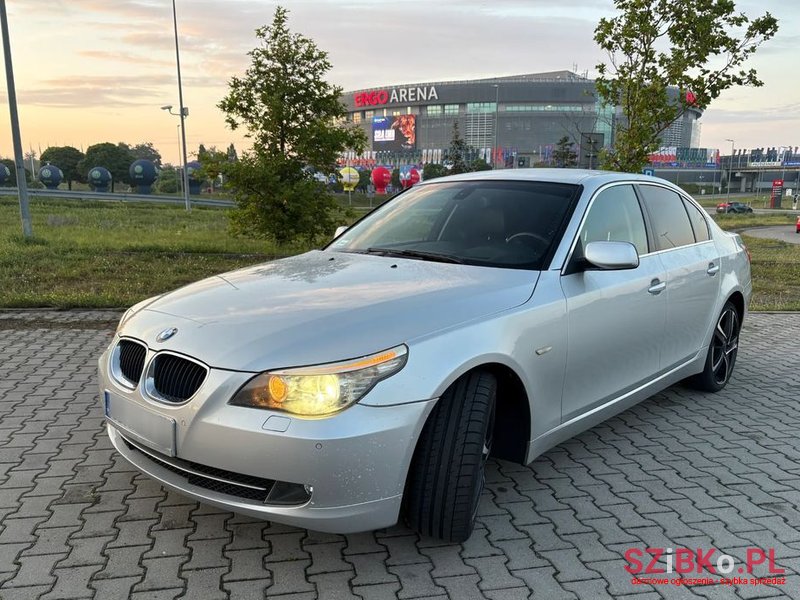 2007' BMW 5 Series 520D photo #2