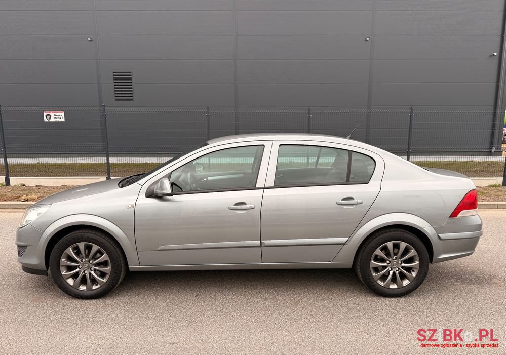2010' Opel Astra 1.6 Edition photo #5