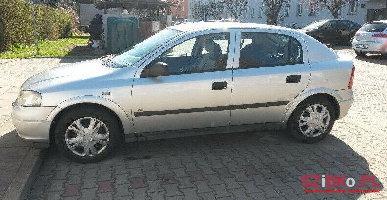 2005' Opel Astra photo #1