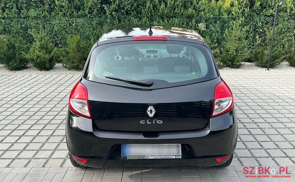 2009' Renault Clio photo #5