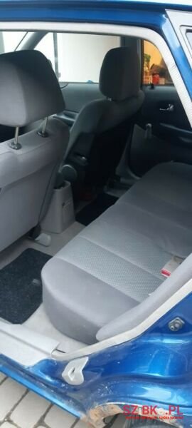 2001' Mazda 323 photo #2