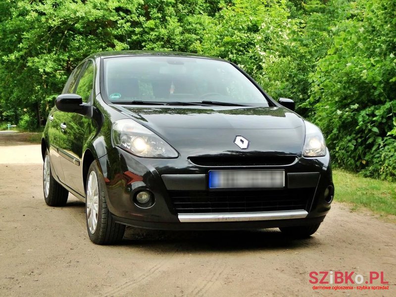 2009' Renault Clio photo #2