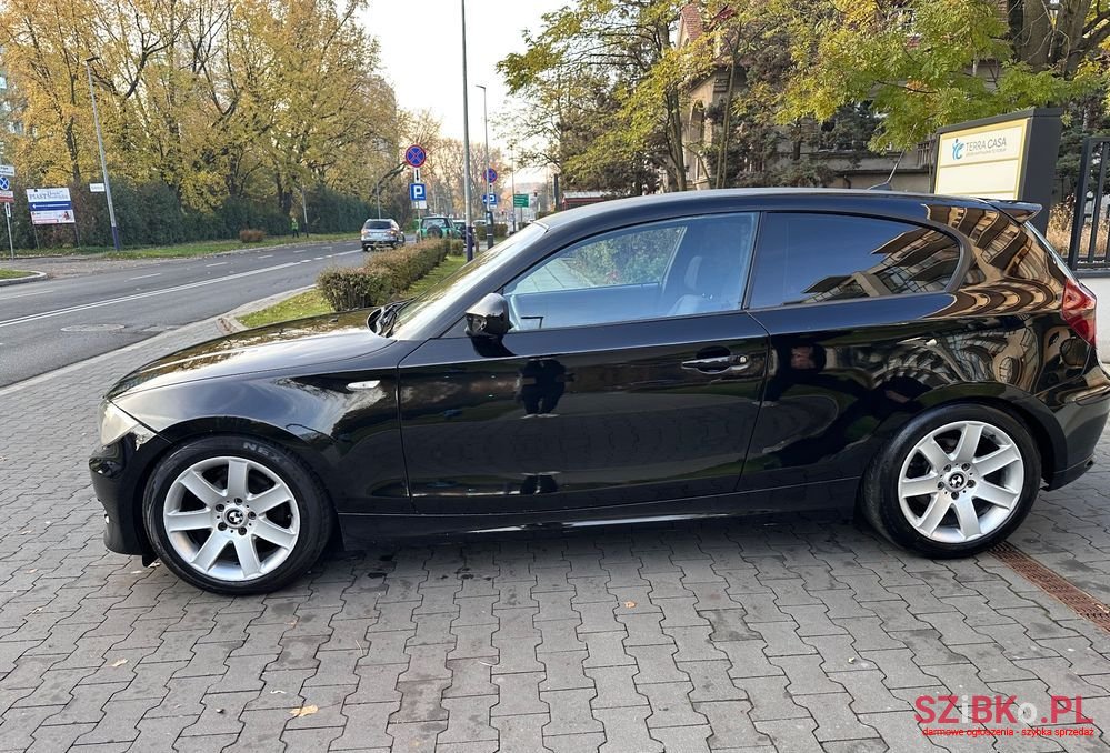 2010' BMW 1 Series 116I photo #2