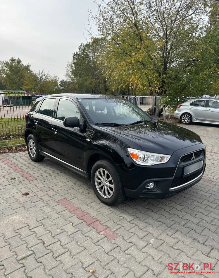 2011' Mitsubishi ASX photo #2