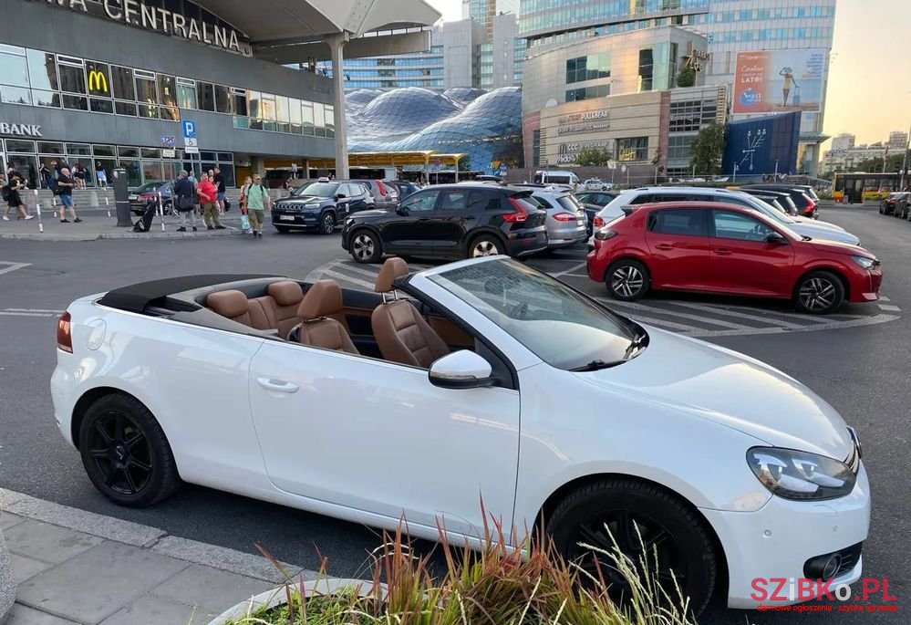 2013' Volkswagen Golf Cabrio photo #2