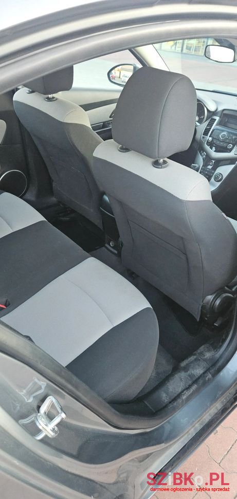 2011' Chevrolet Cruze photo #5