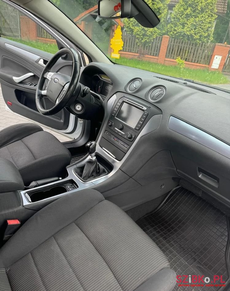 2011' Ford Mondeo photo #4