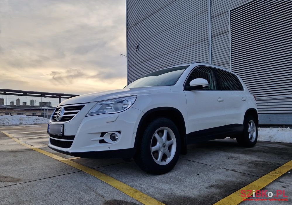 2010' Volkswagen Tiguan photo #3
