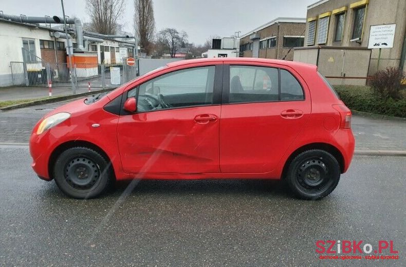 2009' Toyota Yaris photo #2