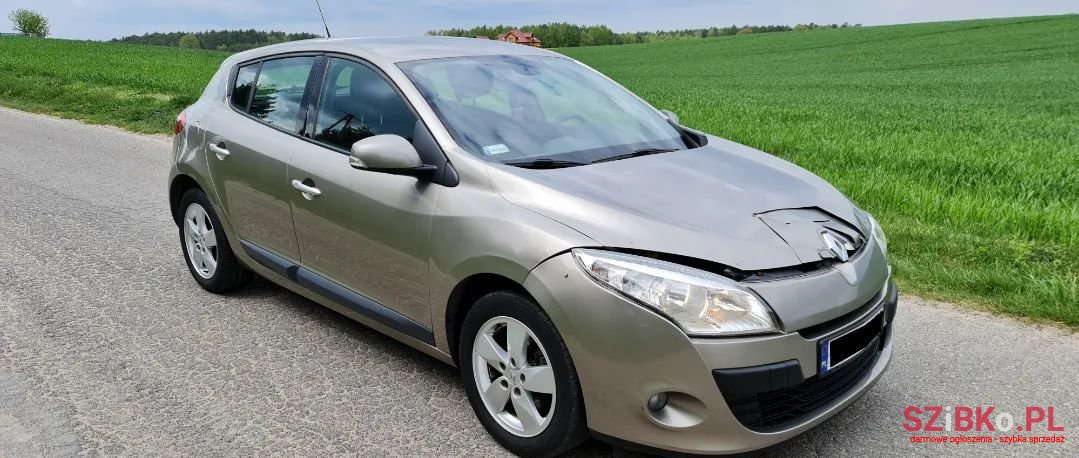 2011' Renault Megane photo #4